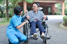 perawat lansia, perawat lansia harian, perawat lansia bulanan, perawat lansia jakarta, perawat lansia surabaya, perawat lansia jogja, perawat lansia bandung, cari perawat lansia, jasa perawat lansia, jasa perawat lansia terbaik, jasa perawat home care lansia, cari jasa perawat lansia, perawat lansia ke rumah, perawat lansia untuk merawat orang tua, caregiver untuk merawat orang tua, home care untuk merawat orang tua